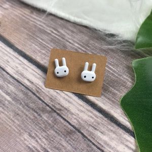 🌼 New! White Painted Finish Bunny Shaped Earrings